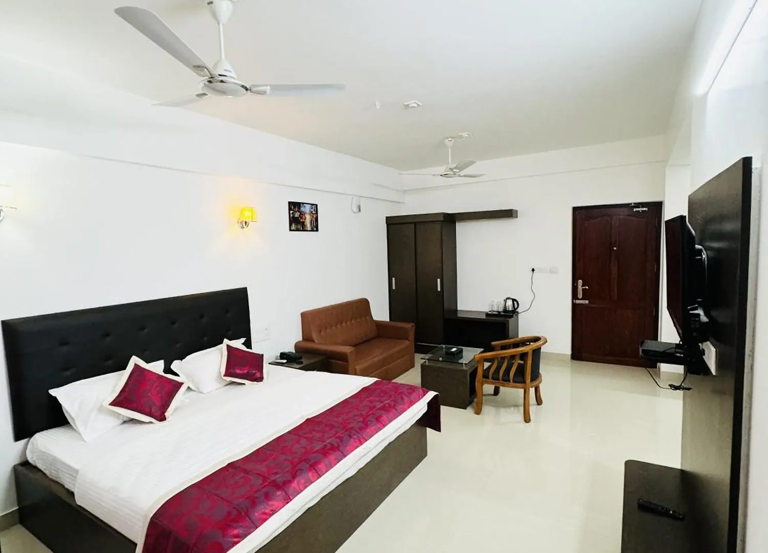 Royal International Hotel Trippapur